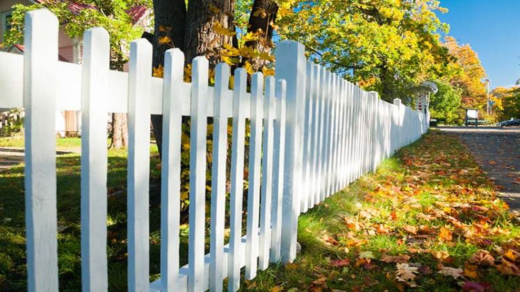 Picket Fences the Timeless Choice for Classic Curb Appeal